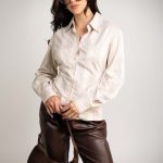 Camisa con escote trasero