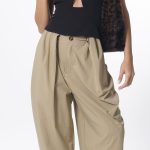 Pantalón beige relax - Imagen 6
