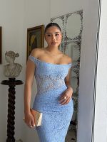 Vestido largo de encaje con escote - Imagen 2