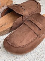 Zuecos marrón gamuzado