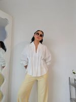 Camisa blanca texturizada sin botones