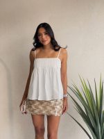 Top de tirantes estilo peplum