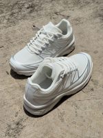 Zapatos blanco estilo running urbano